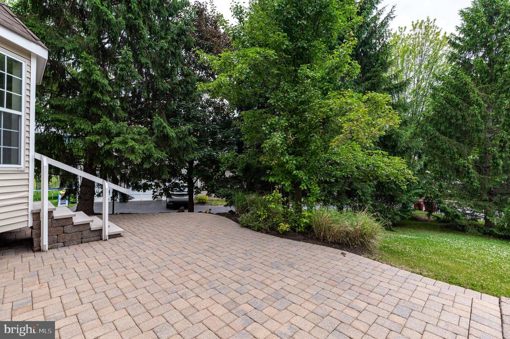 780 RAMBLEWOOD DRIVE