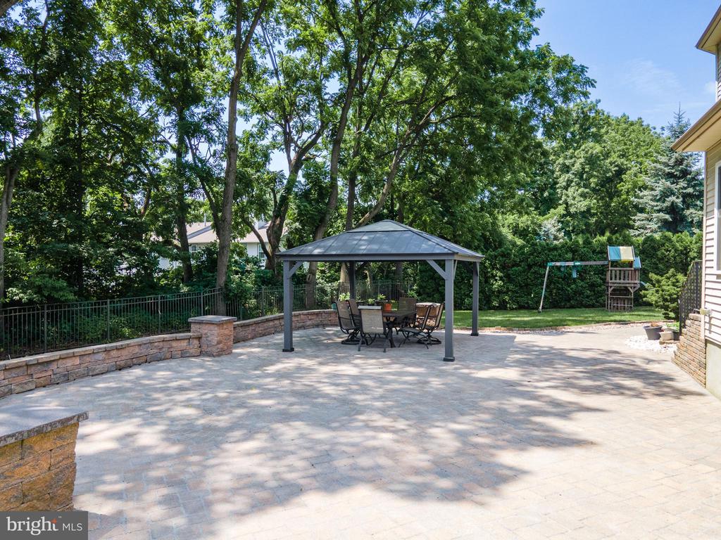 4140 DOUGLAS DRIVE