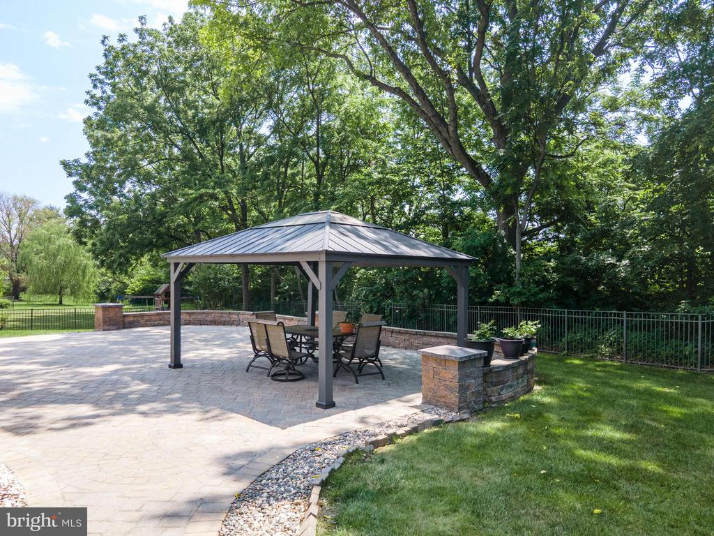 4140 DOUGLAS DRIVE