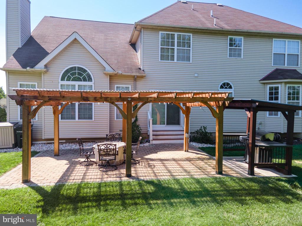 2295 LEIGH DRIVE