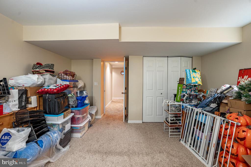 2295 LEIGH DRIVE
