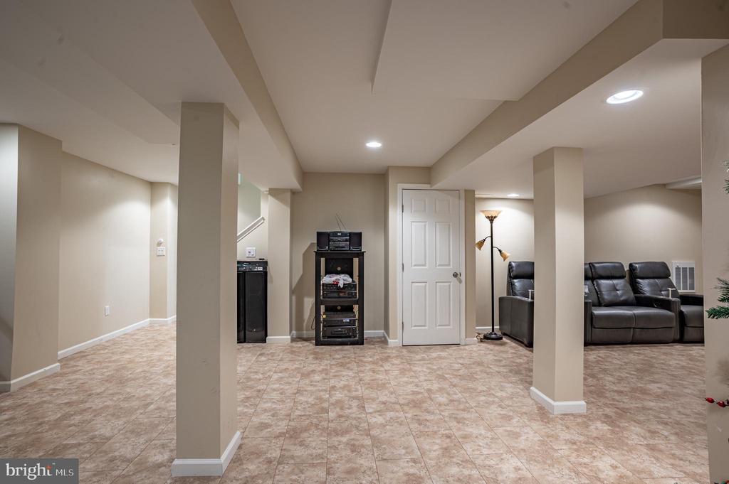 2295 LEIGH DRIVE