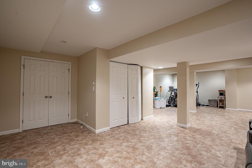 2295 LEIGH DRIVE