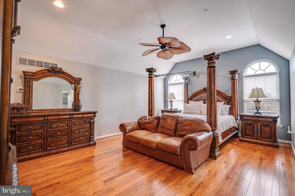 2295 LEIGH DRIVE