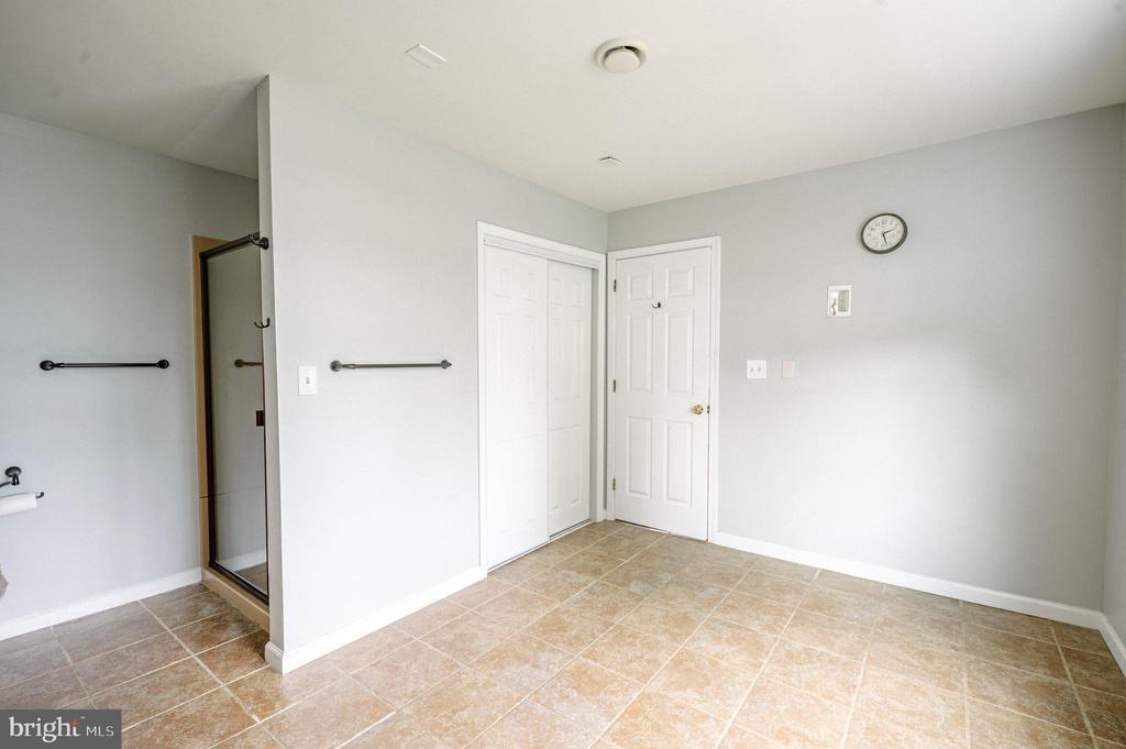2295 LEIGH DRIVE