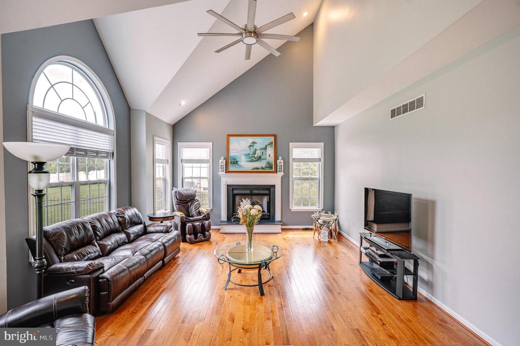 2295 LEIGH DRIVE