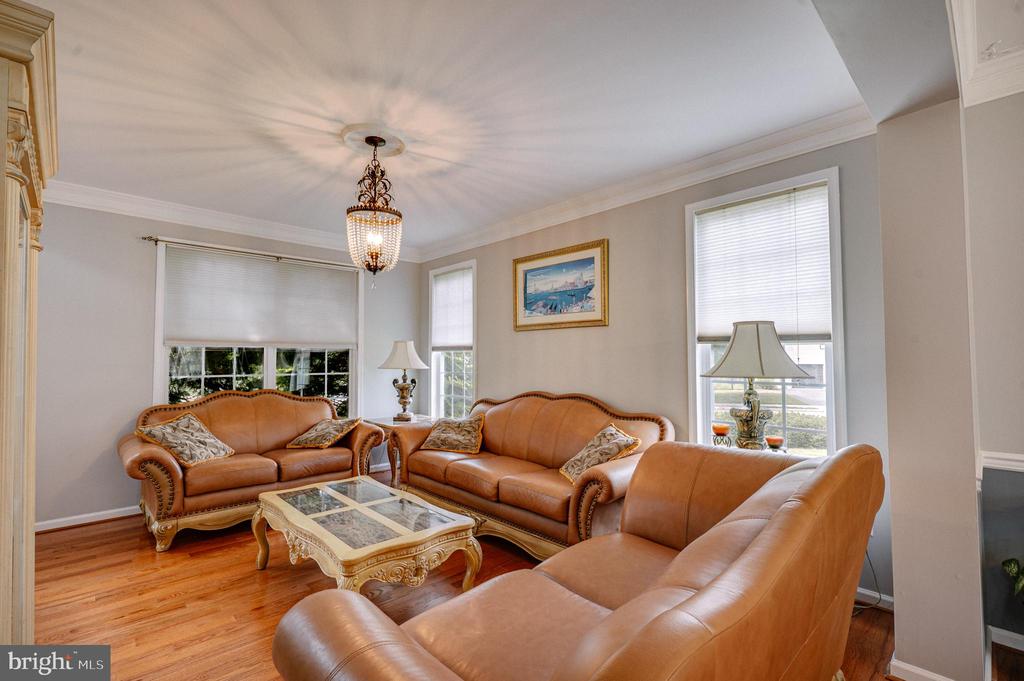 2295 LEIGH DRIVE