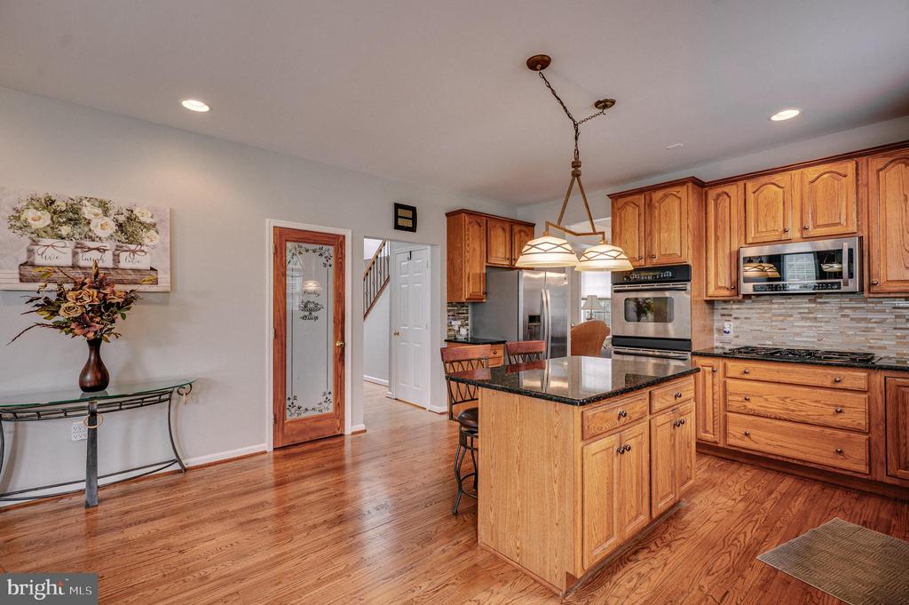 2295 LEIGH DRIVE