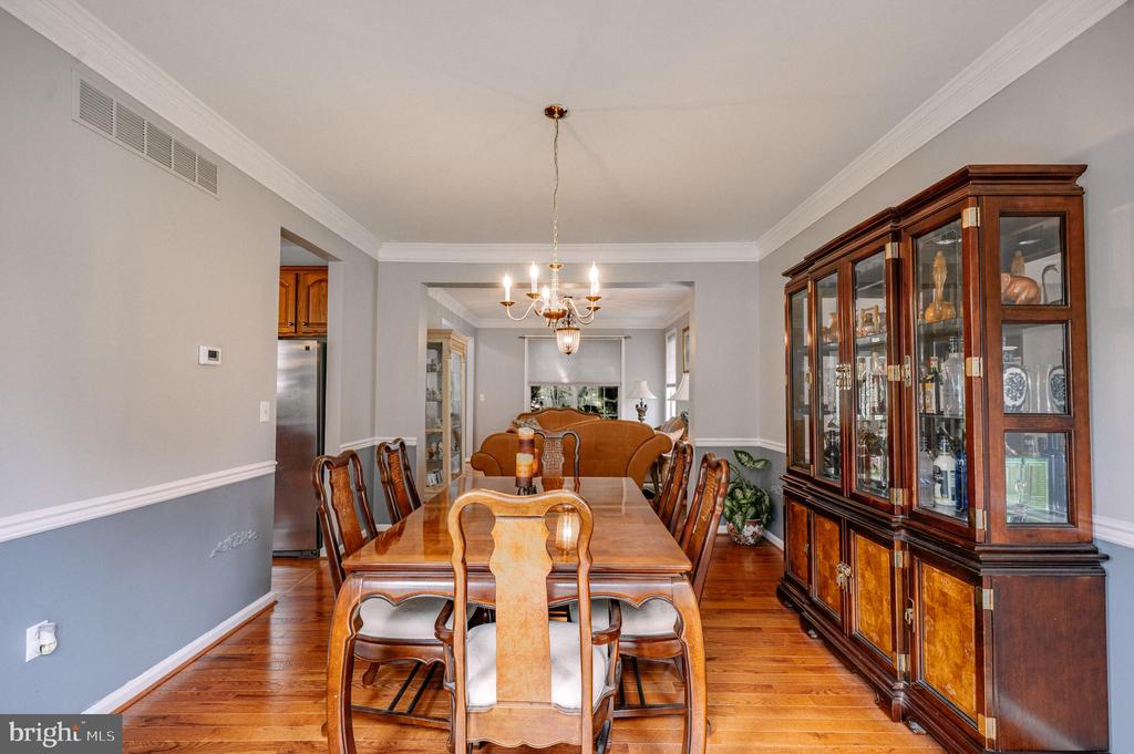2295 LEIGH DRIVE