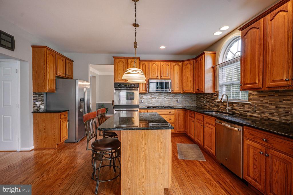 2295 LEIGH DRIVE