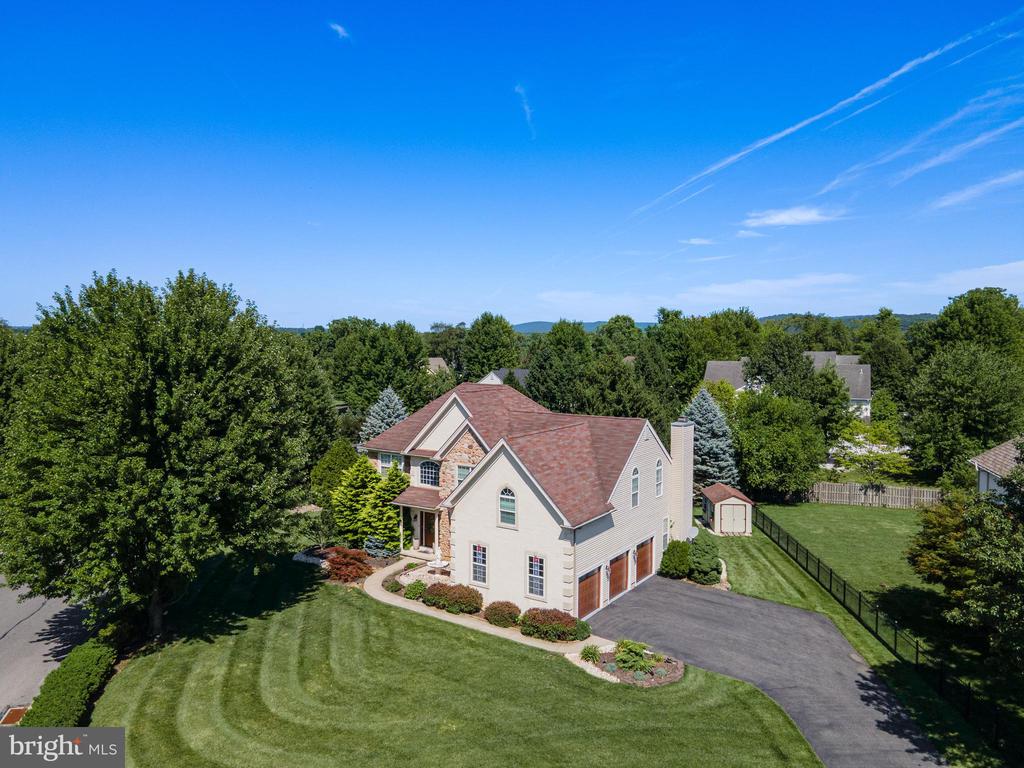 2295 LEIGH DRIVE