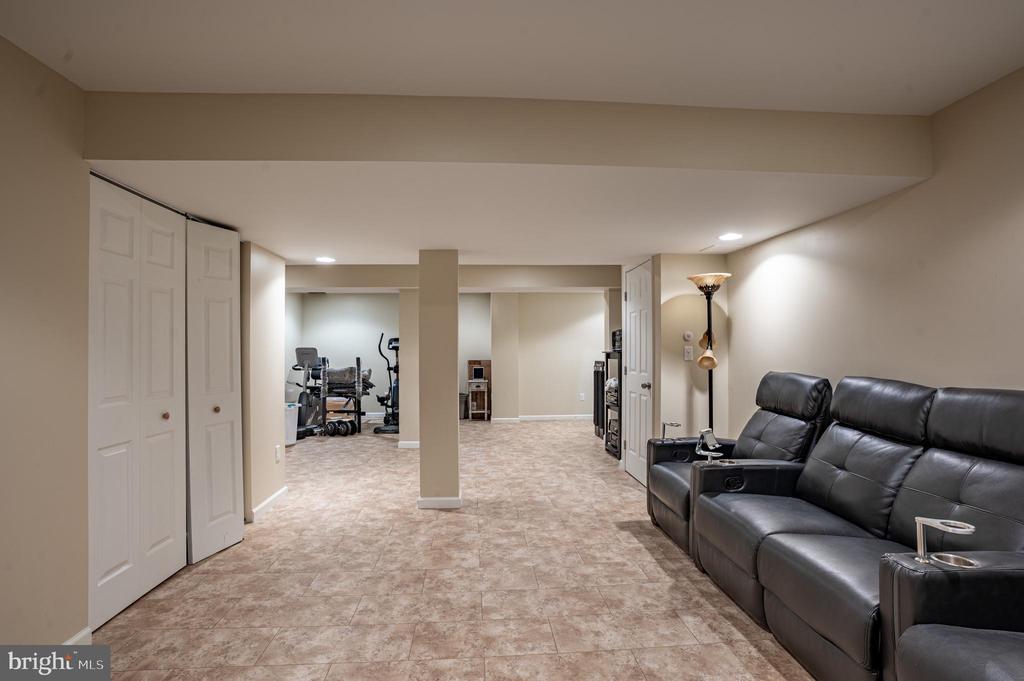 2295 LEIGH DRIVE