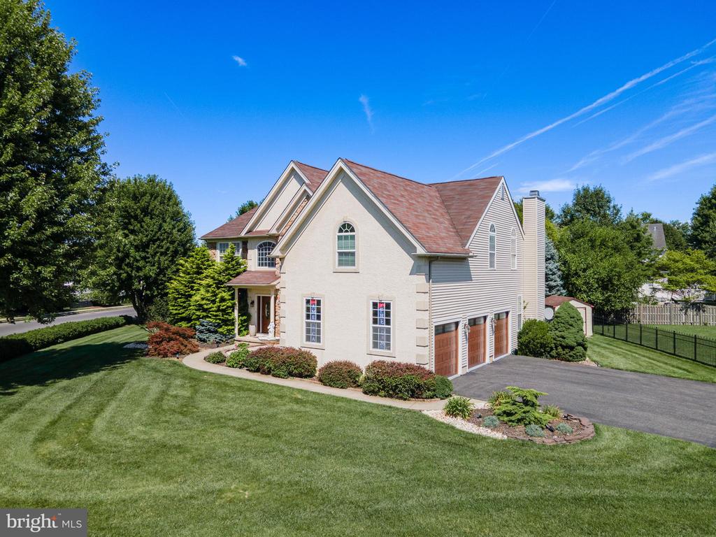 2295 LEIGH DRIVE