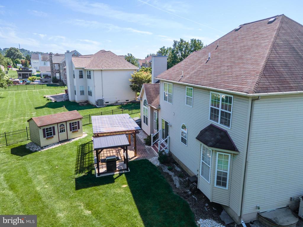 2295 LEIGH DRIVE