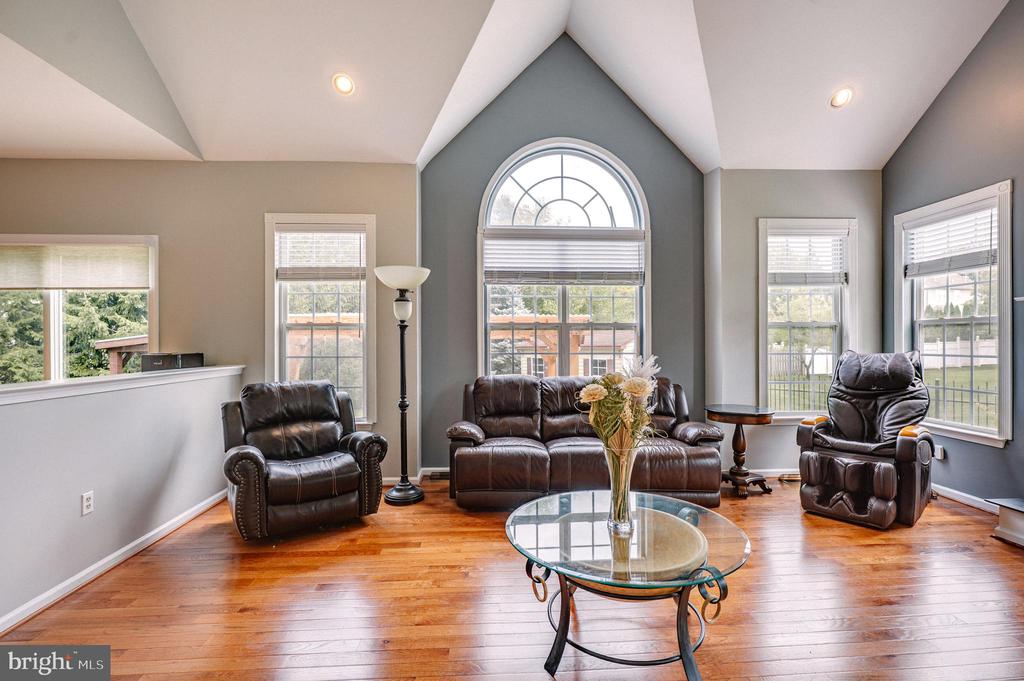 2295 LEIGH DRIVE