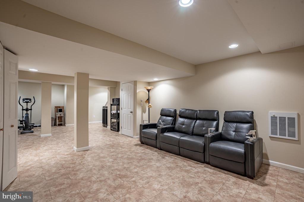 2295 LEIGH DRIVE
