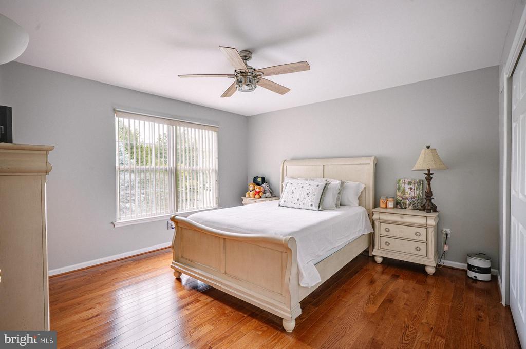 2295 LEIGH DRIVE