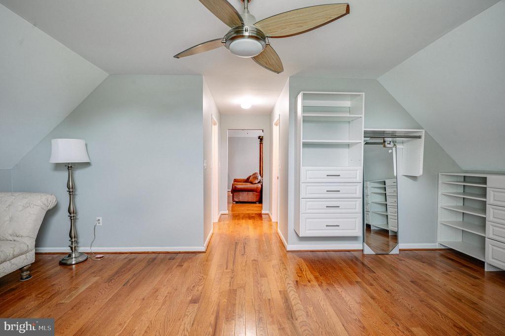 2295 LEIGH DRIVE