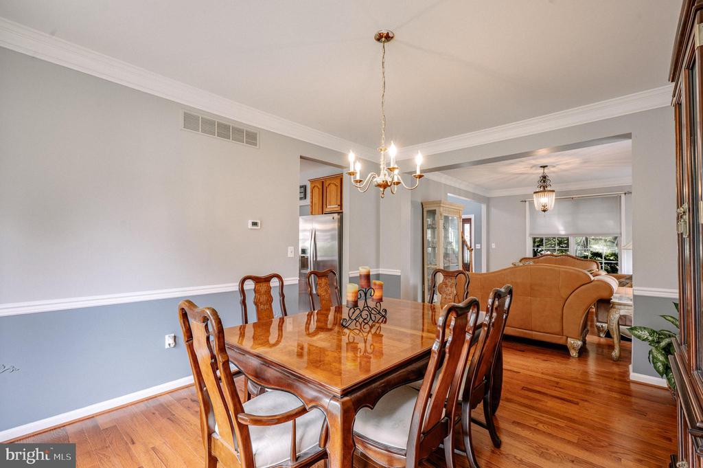 2295 LEIGH DRIVE