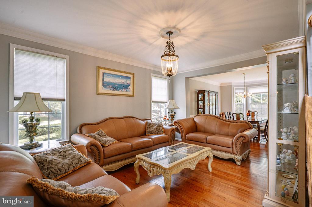 2295 LEIGH DRIVE