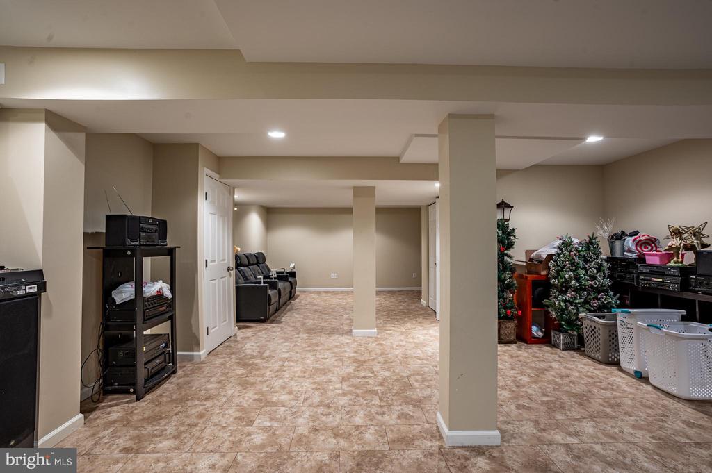 2295 LEIGH DRIVE