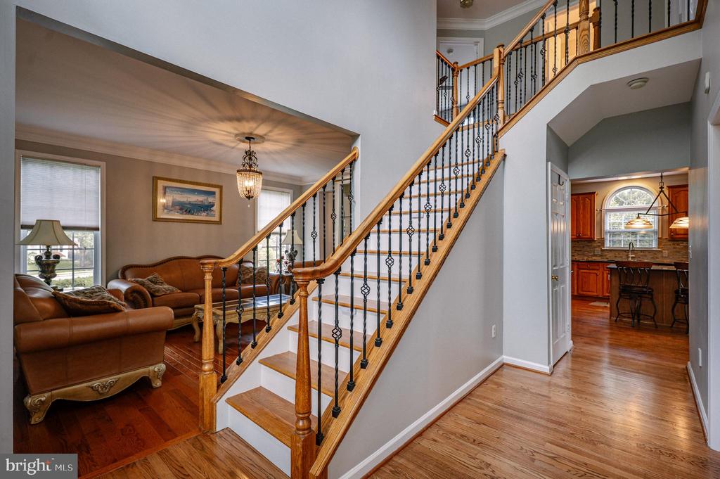 2295 LEIGH DRIVE