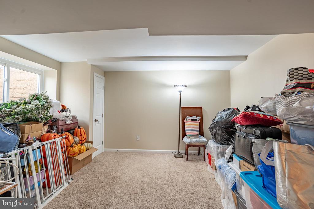 2295 LEIGH DRIVE