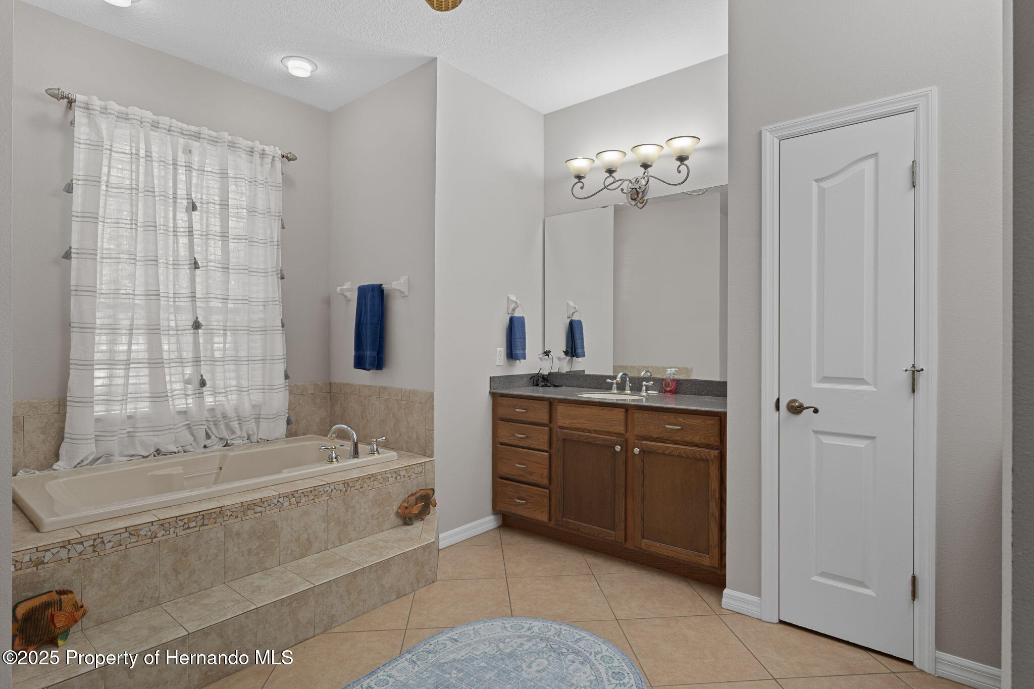 1376 E Cleveland St Street