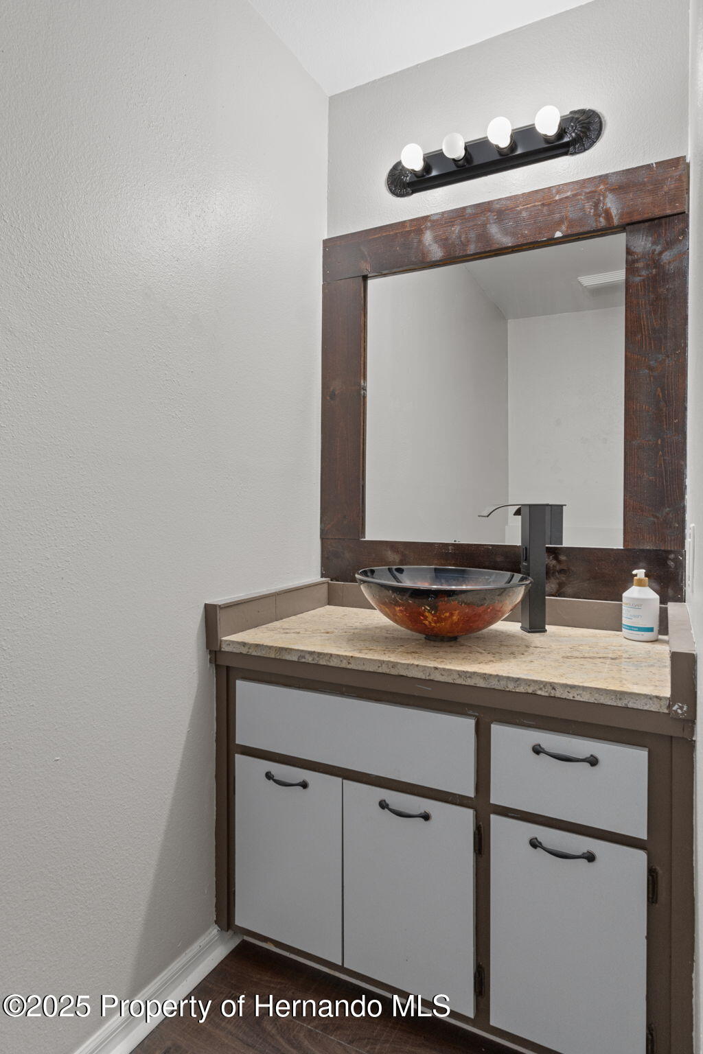 4286 Bluewater Avenue