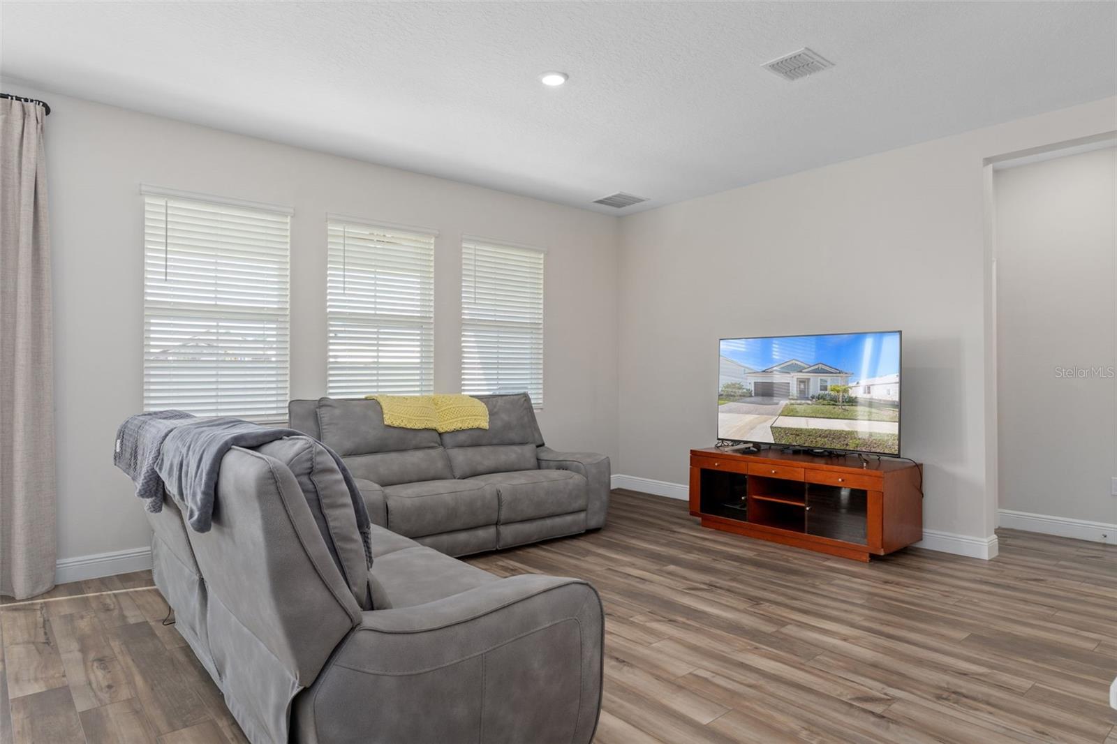 10353 FIELDSTONE MYRTLE WAY