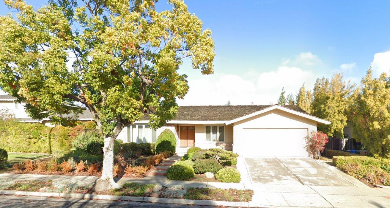 21805 Hyannisport Dr