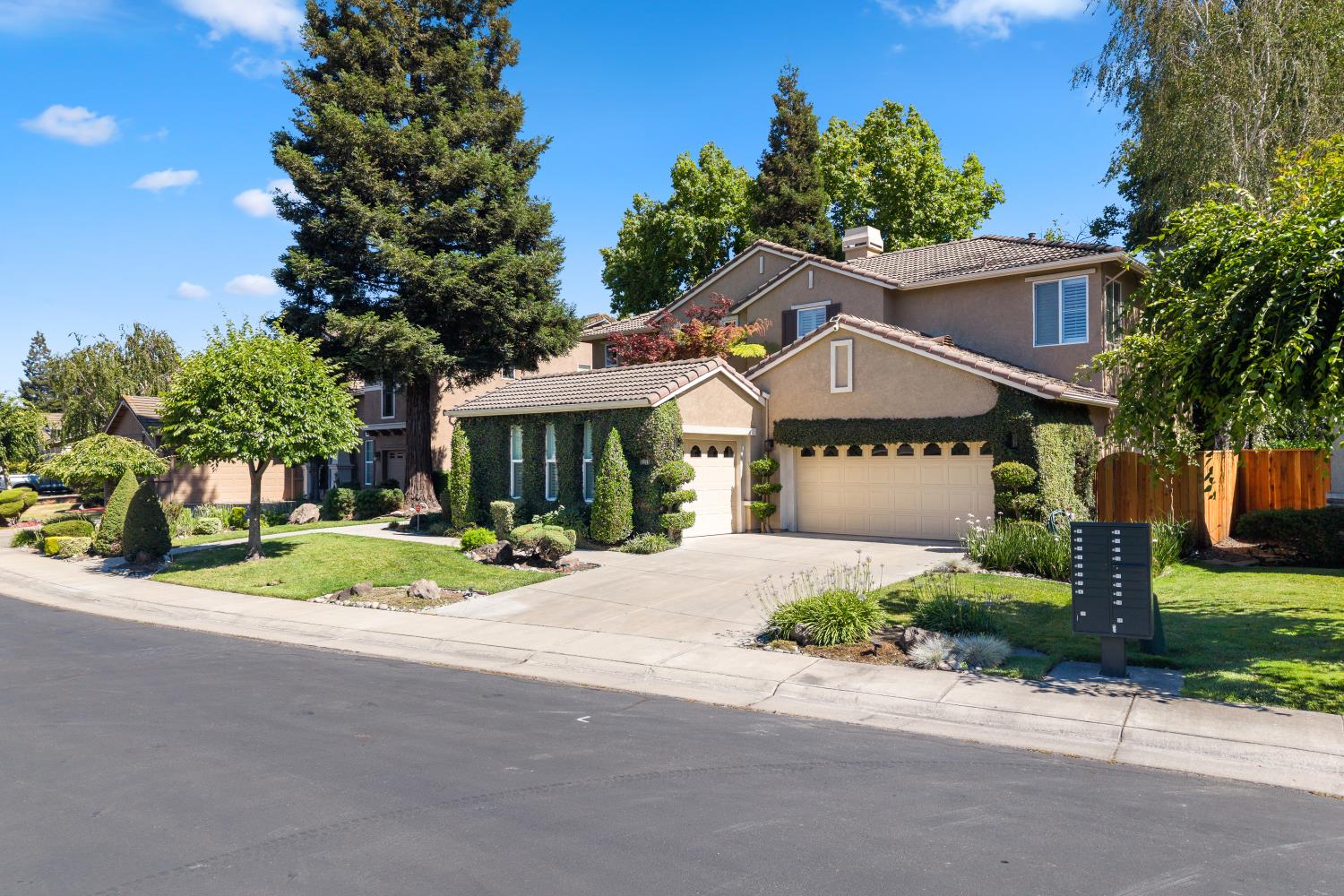 6355 Riverbank Circle