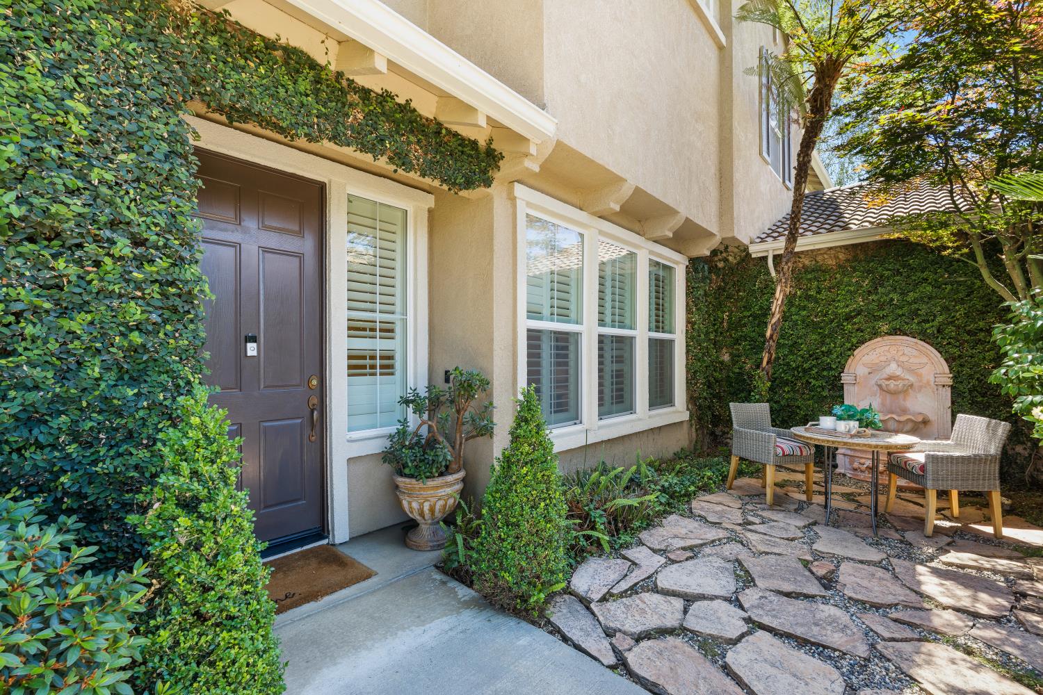 6355 Riverbank Circle