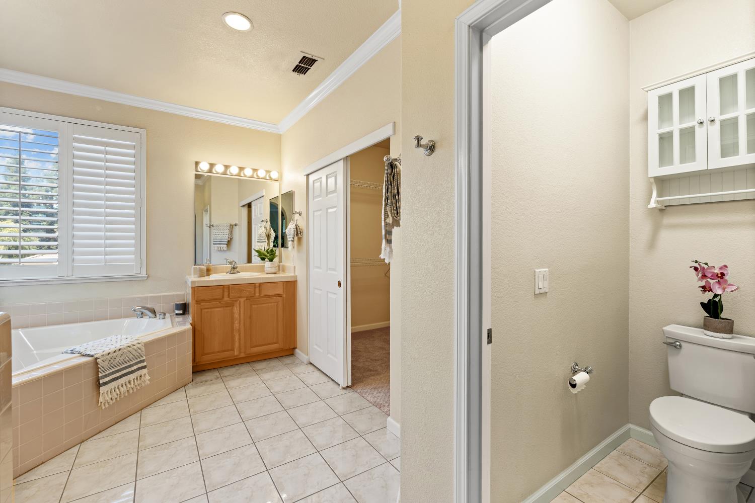 6355 Riverbank Circle