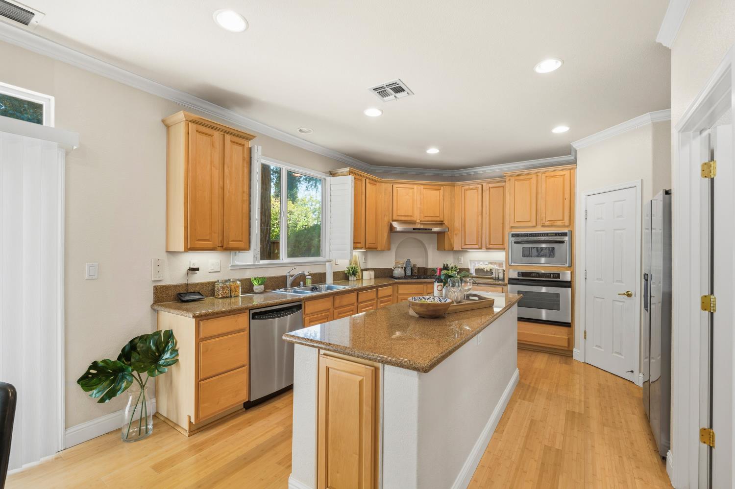 6355 Riverbank Circle