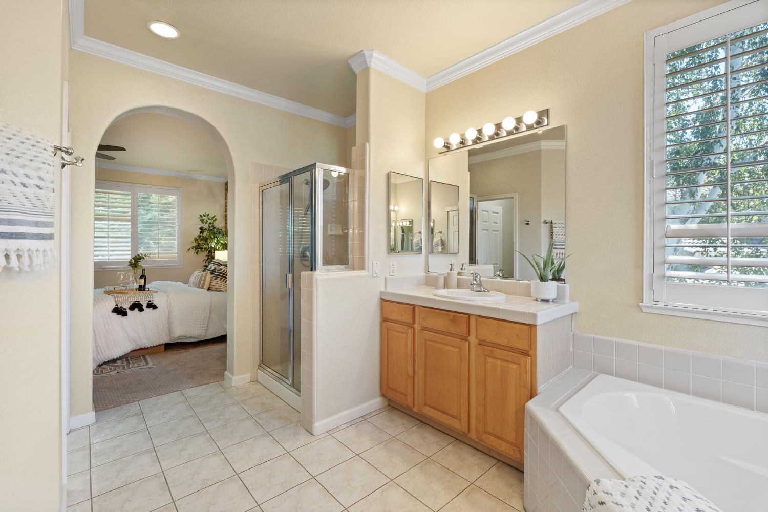 6355 Riverbank Circle