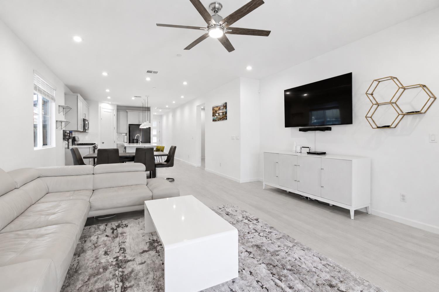 631 Aberdeen Lane