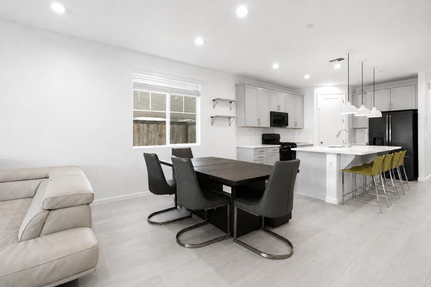 631 Aberdeen Lane