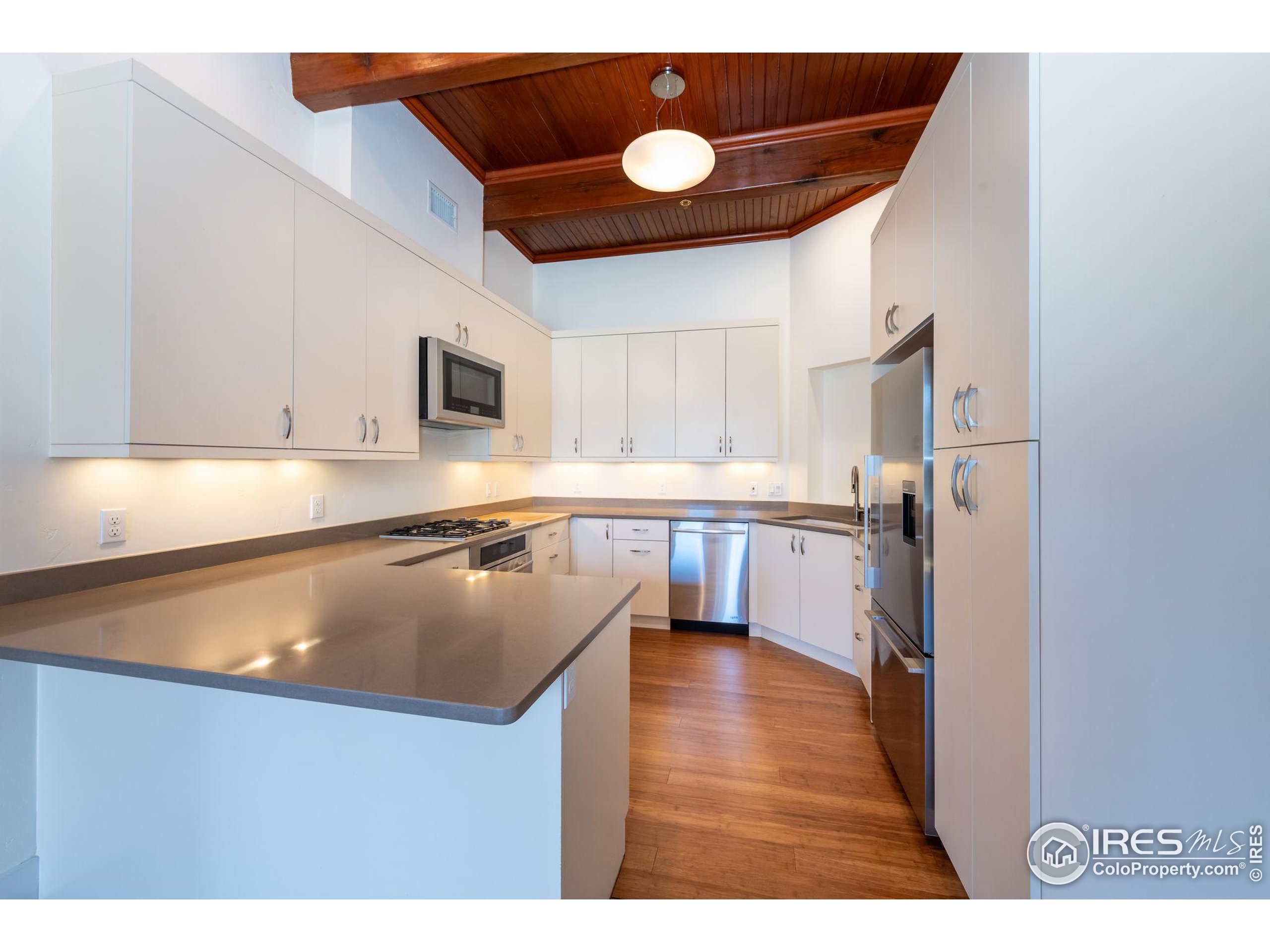 1215 Cedar Ave 202