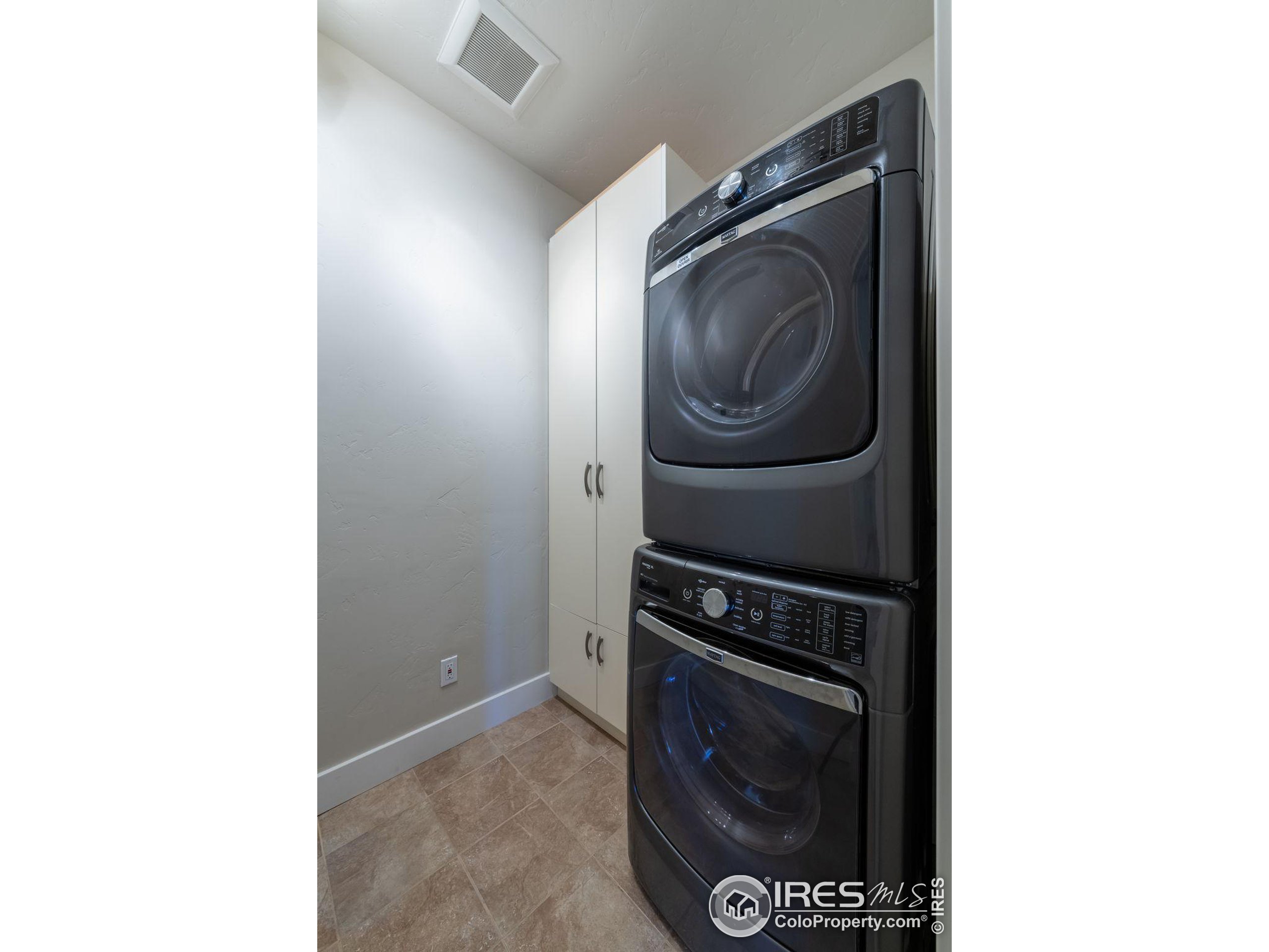 1215 Cedar Ave 202