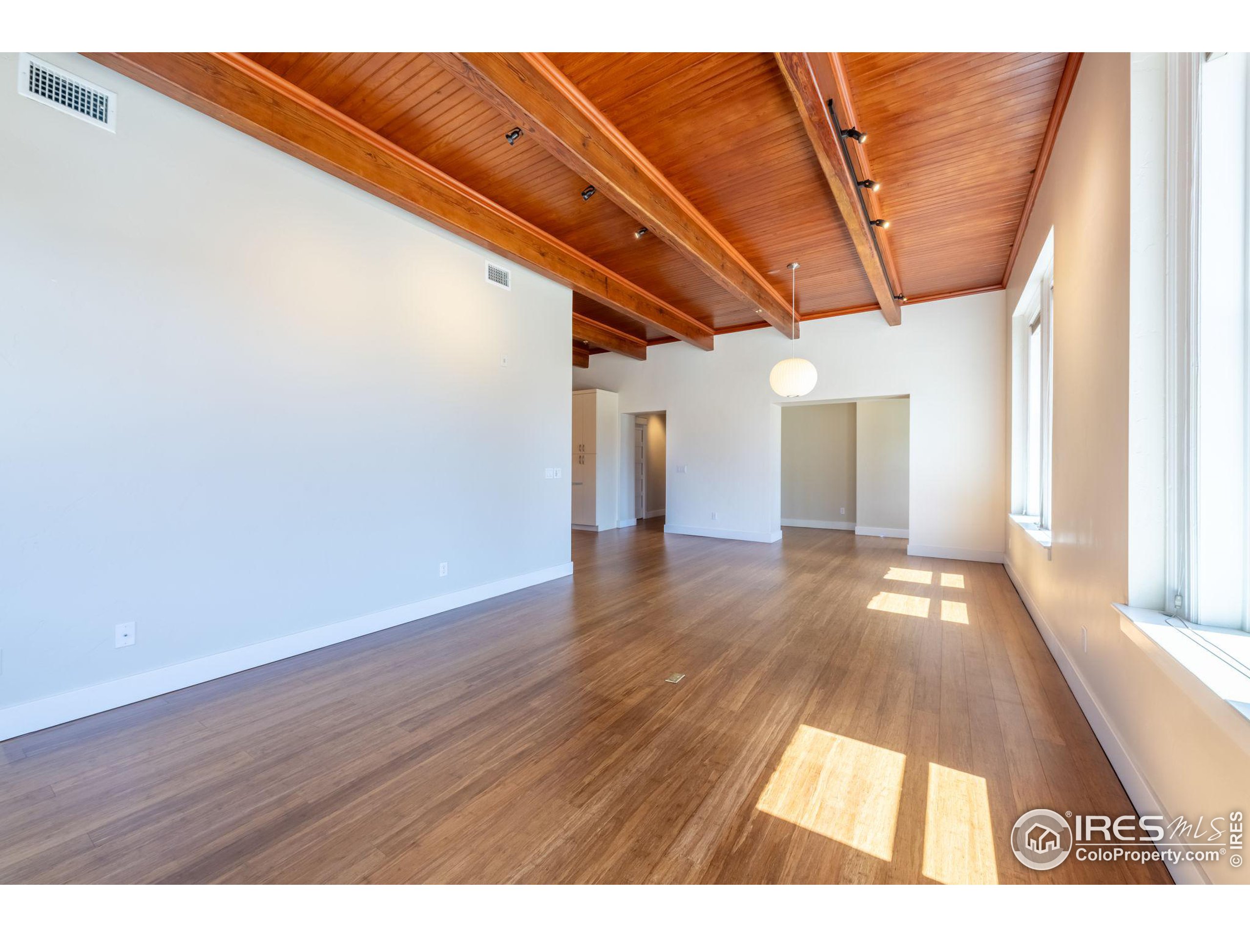 1215 Cedar Ave 202