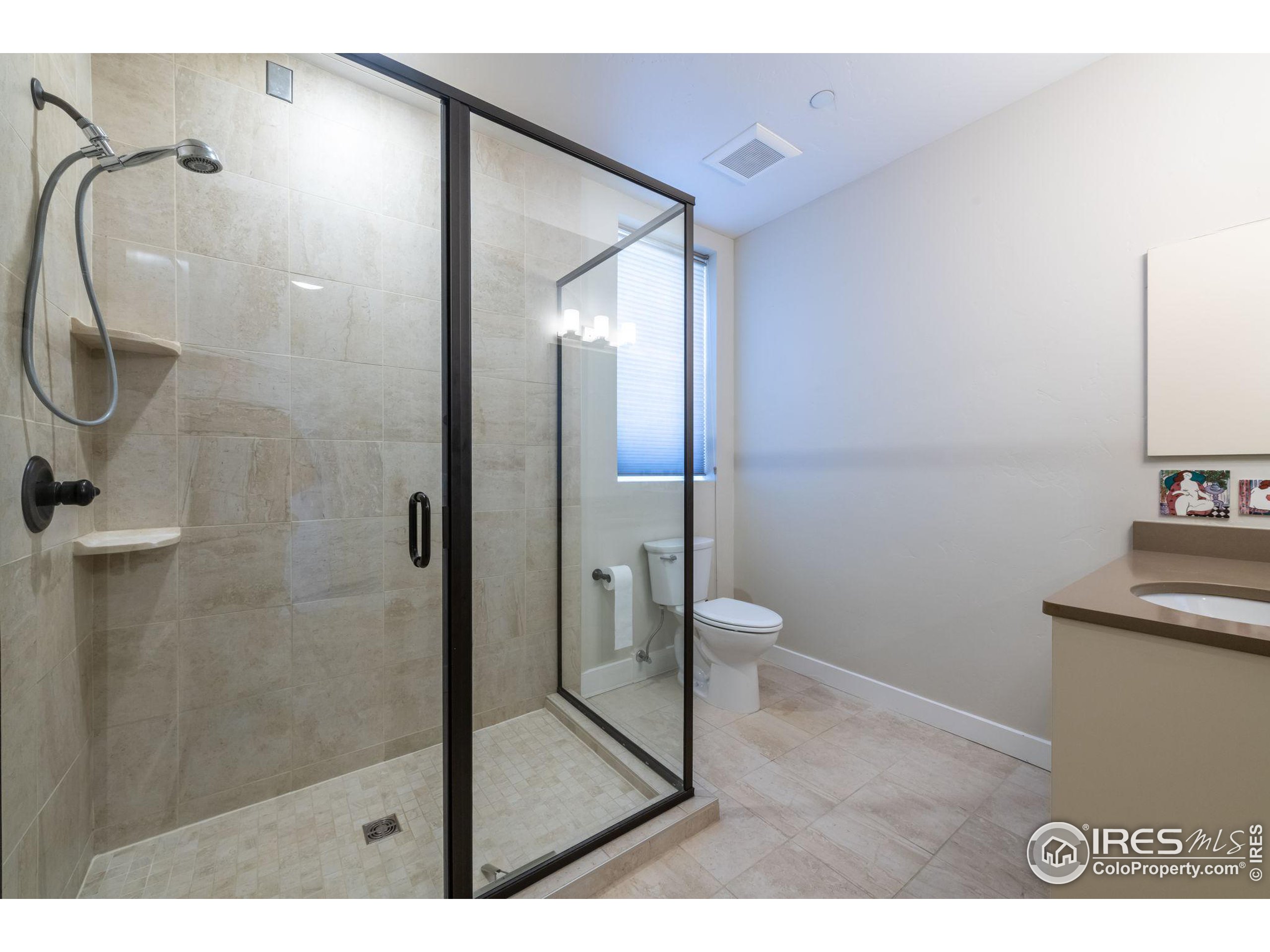 1215 Cedar Ave 202