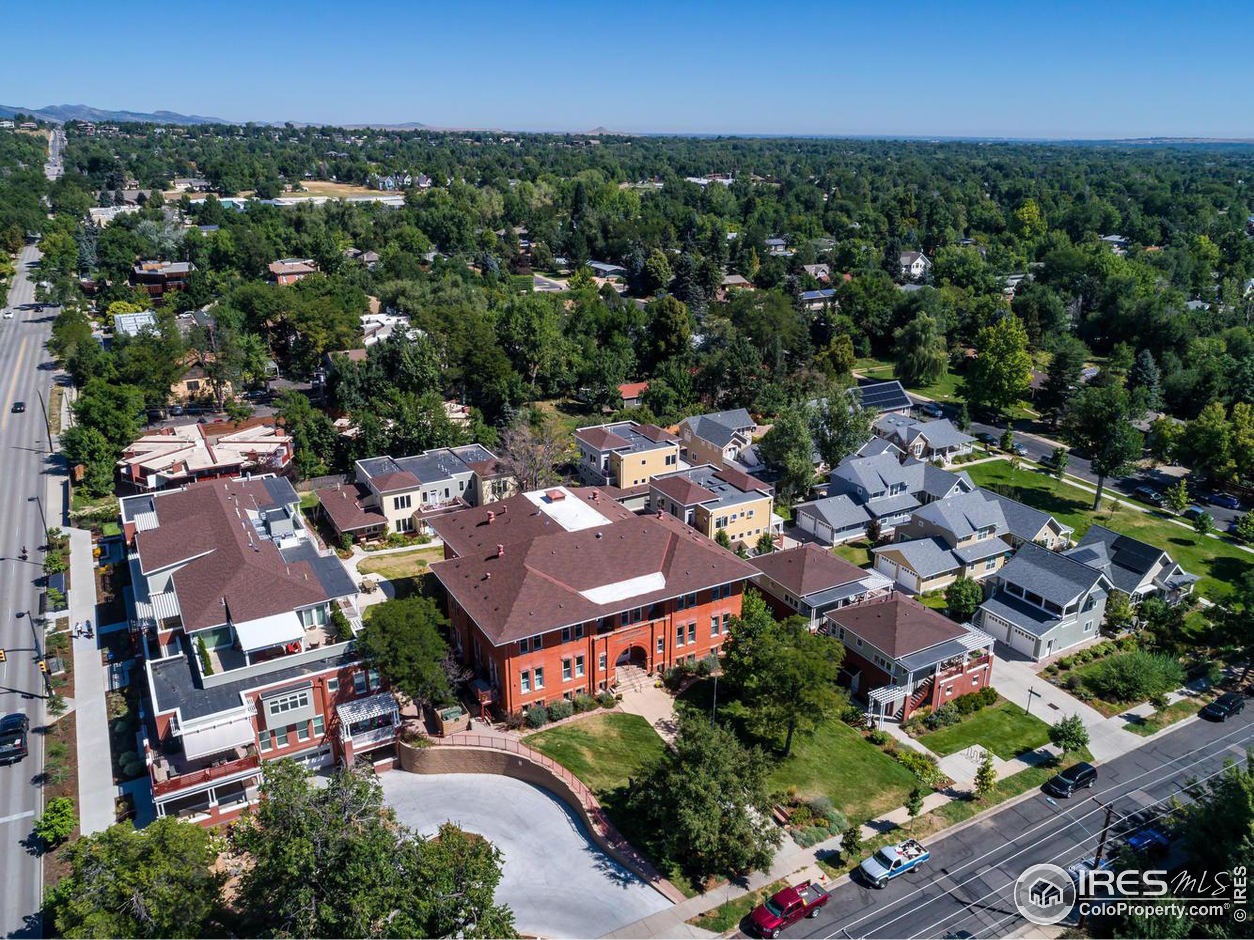 1215 Cedar Ave 202