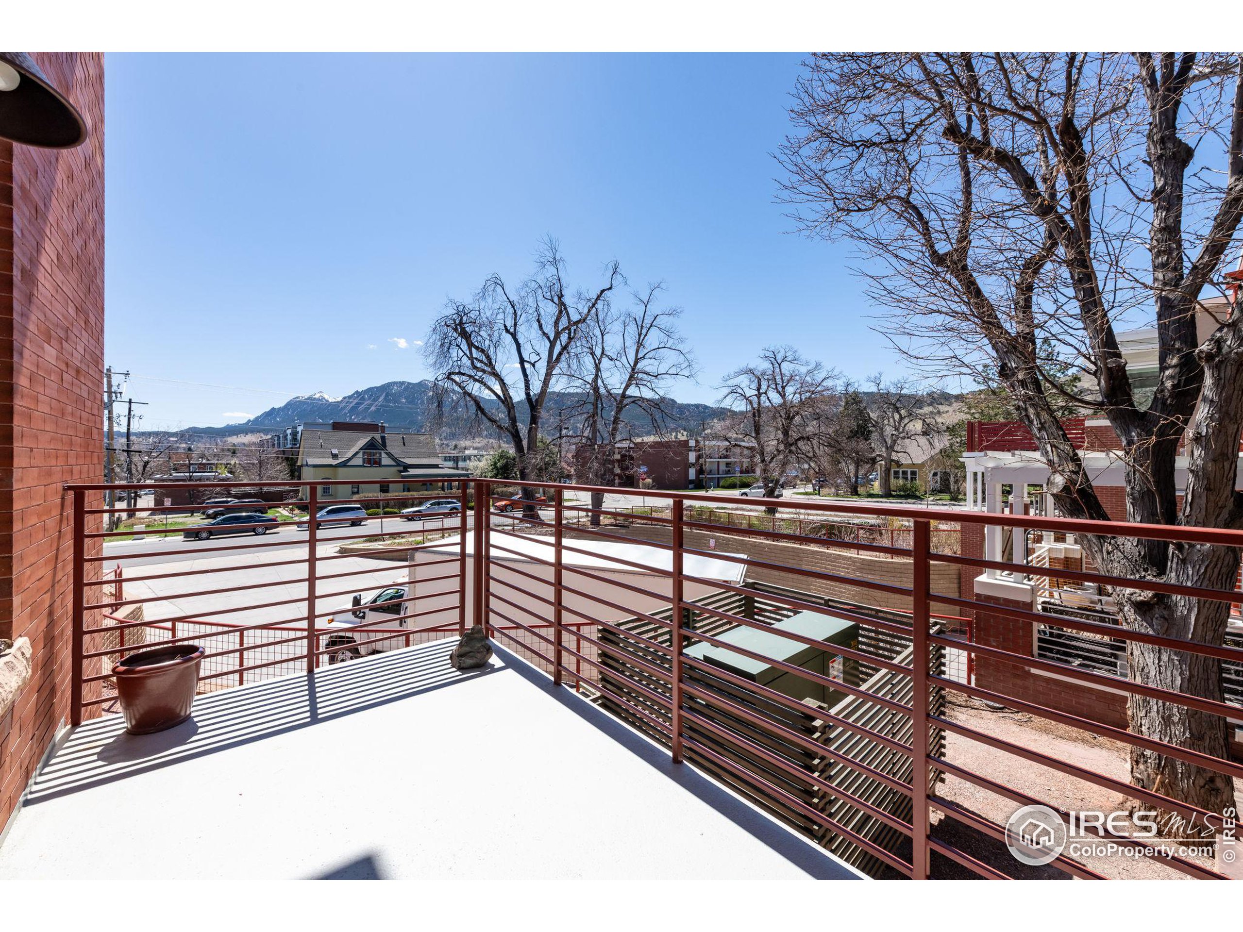 1215 Cedar Ave 202