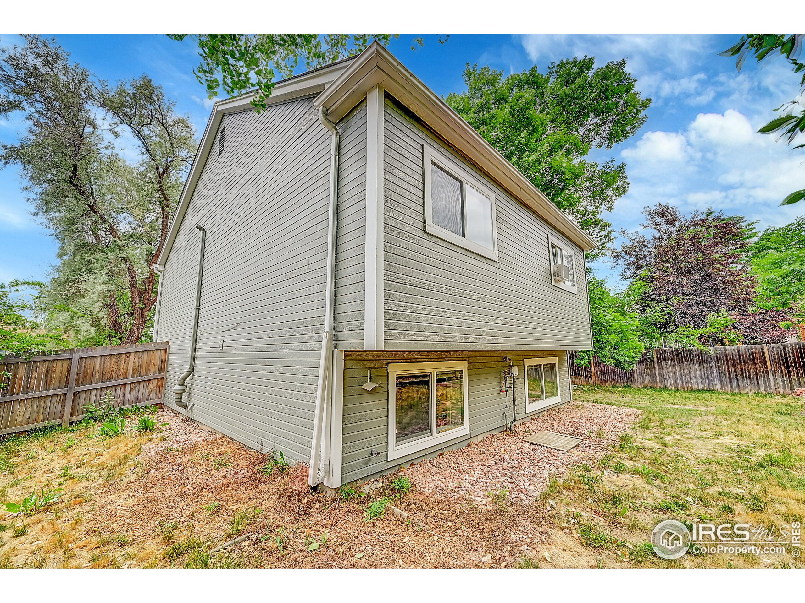 935 Vetch Cir