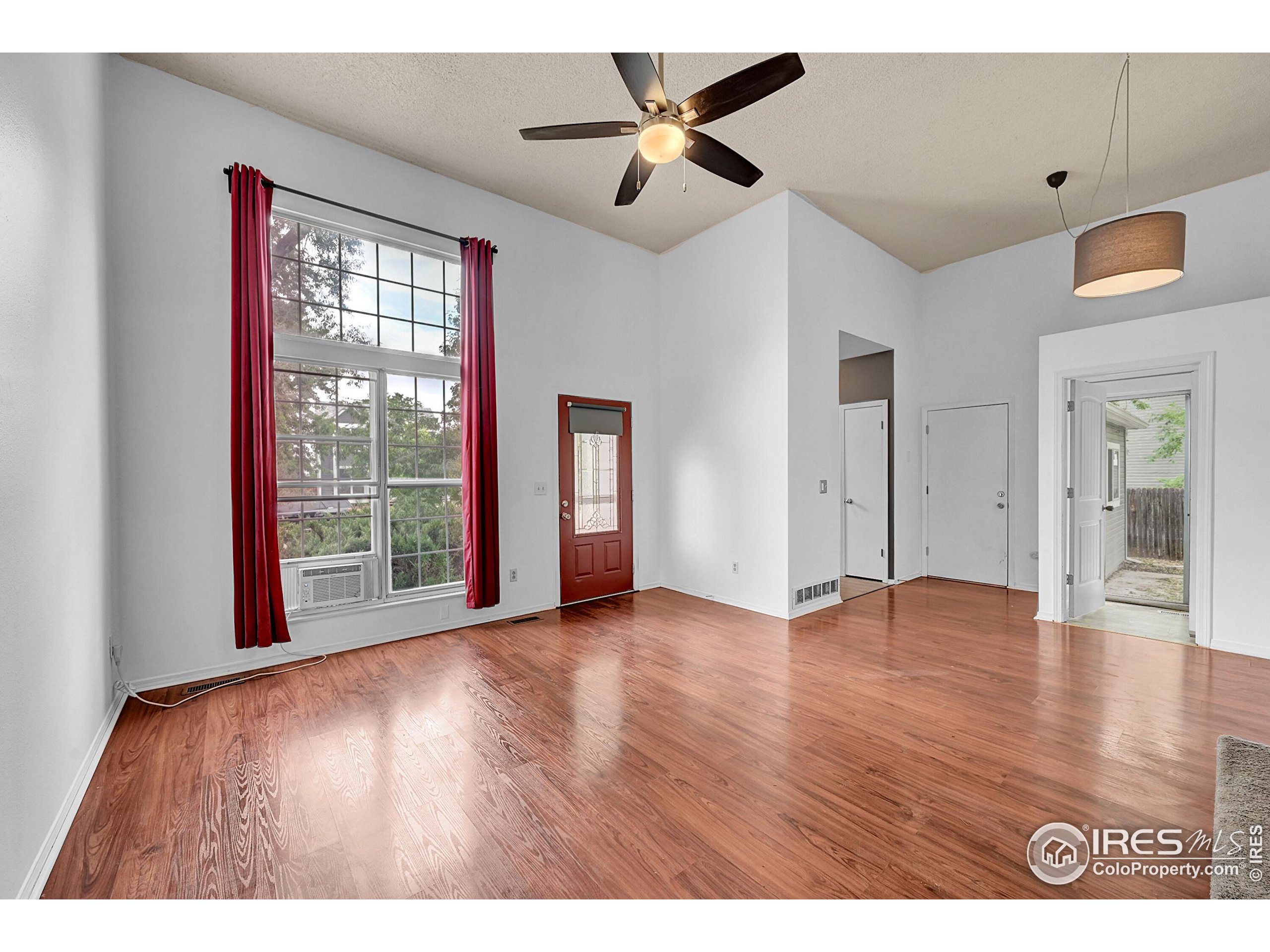 935 Vetch Cir