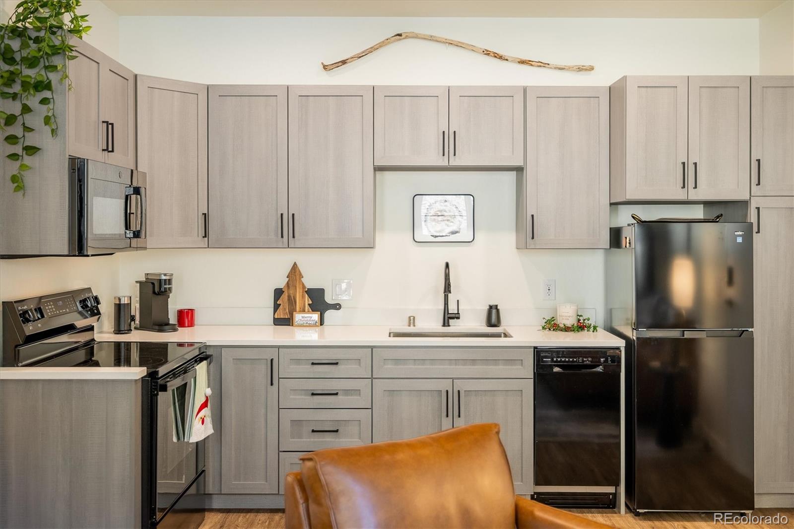 2121 Hummingbird Way Unit: 201