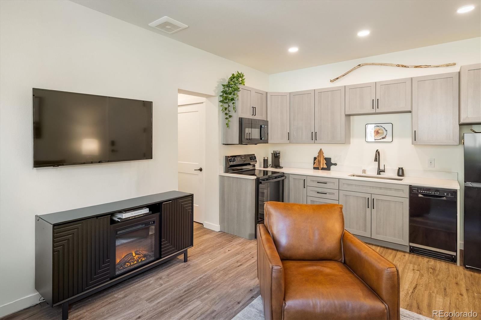 2121 Hummingbird Way Unit: 201