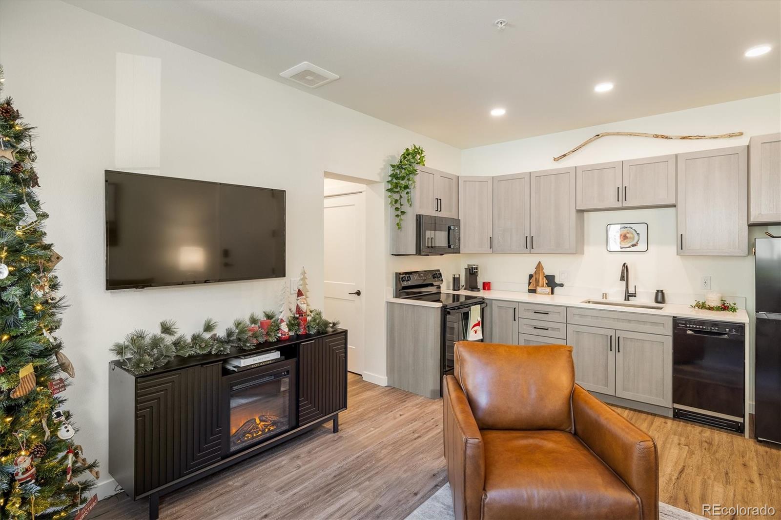 2121 Hummingbird Way Unit: 201