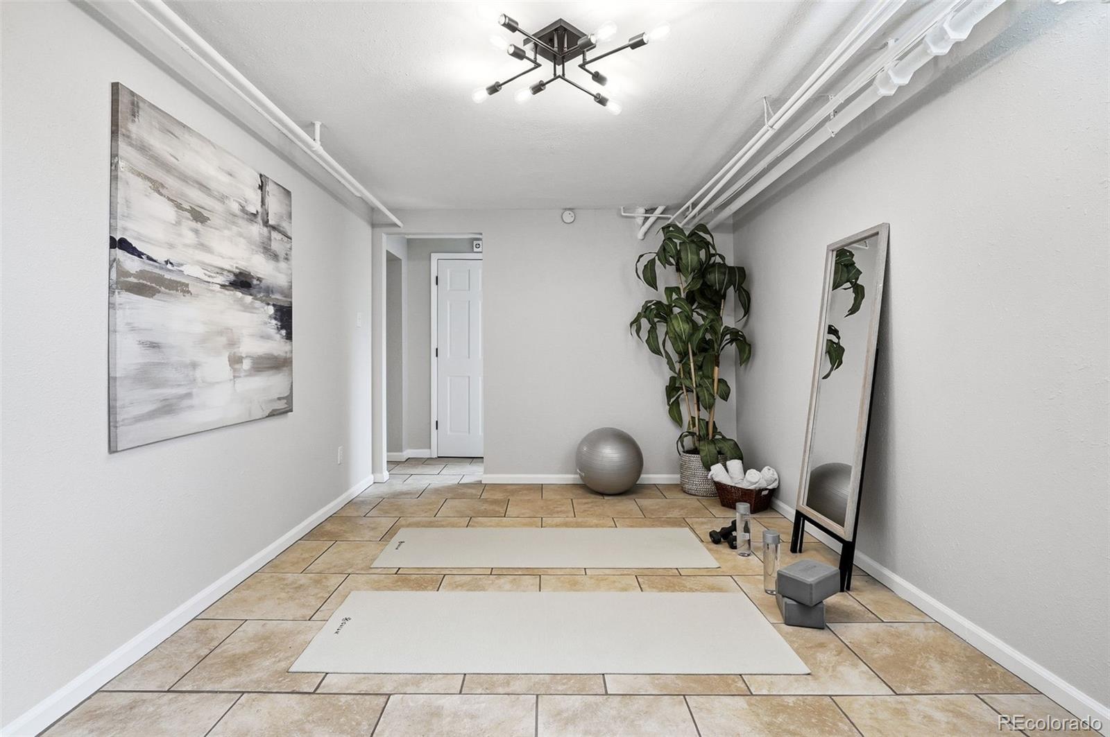 1600 Winona Court Unit: 6